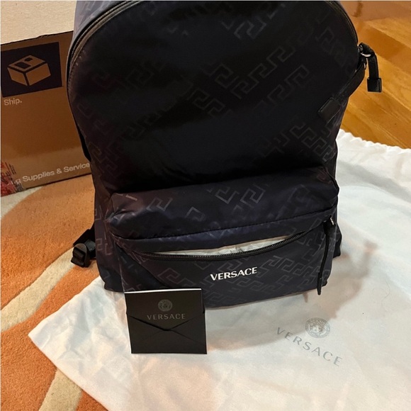 Versace backpack - Picture 7 of 8